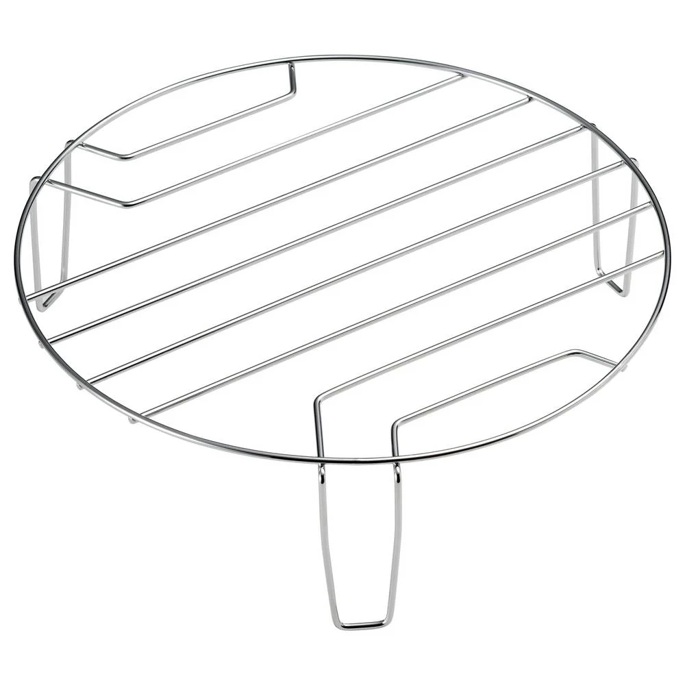 Chromowany ruszt chłodzący. Okrągły z równoległymi prętami i nogą w kształcie litery U. Białe tło.