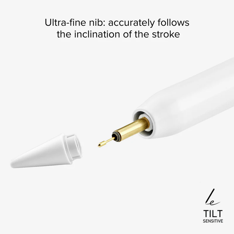 Biały rysik ze złotą końcówką, zdemontowany z otwartą nasadką. Tekst: Ultra-cienka końcówka. Logo Le Tilt Sensitive.