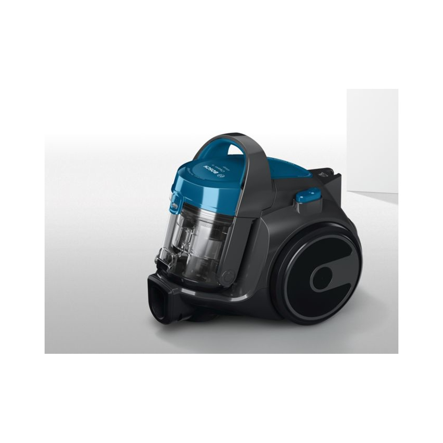 Un aspirapolvere Bosch grigio e blu, con un contenitore della polvere trasparente e una grande ruota. È su una superficie bianca.
