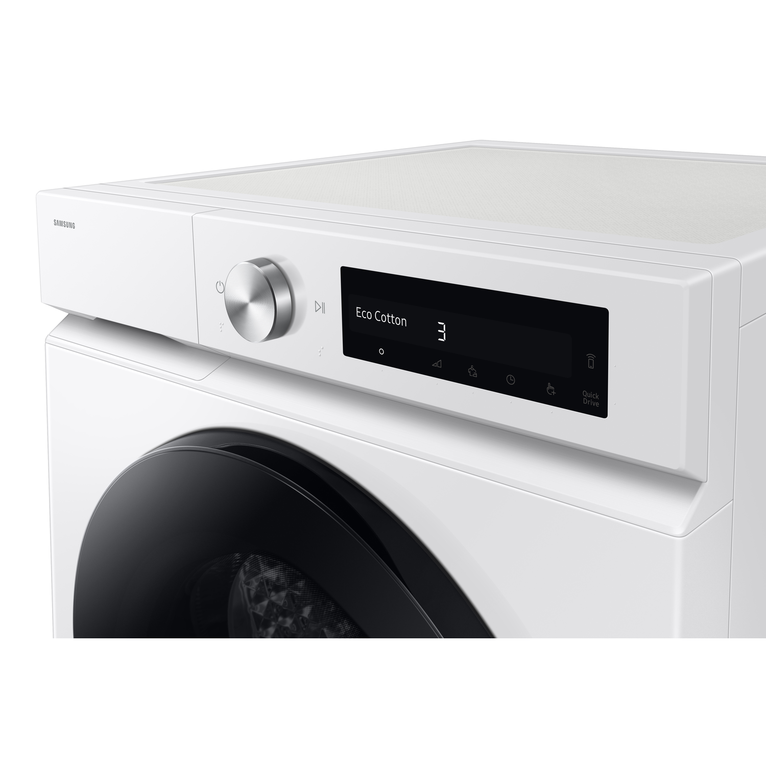 Een witte wasmachine met een zwart display met 'Eco Cotton 3'. Het heeft een zilveren knop en een zwarte glazen deur.