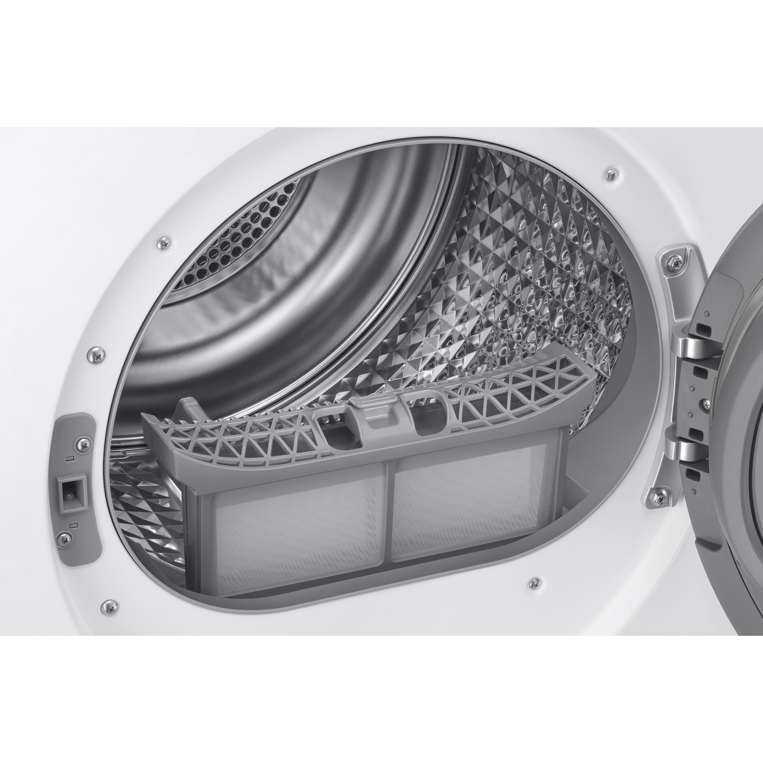 Open drogerdeur onthult filter. Grijs filter in zilveren trommel. Witte droger buitenkant. Scharnieren en schroeven zichtbaar.