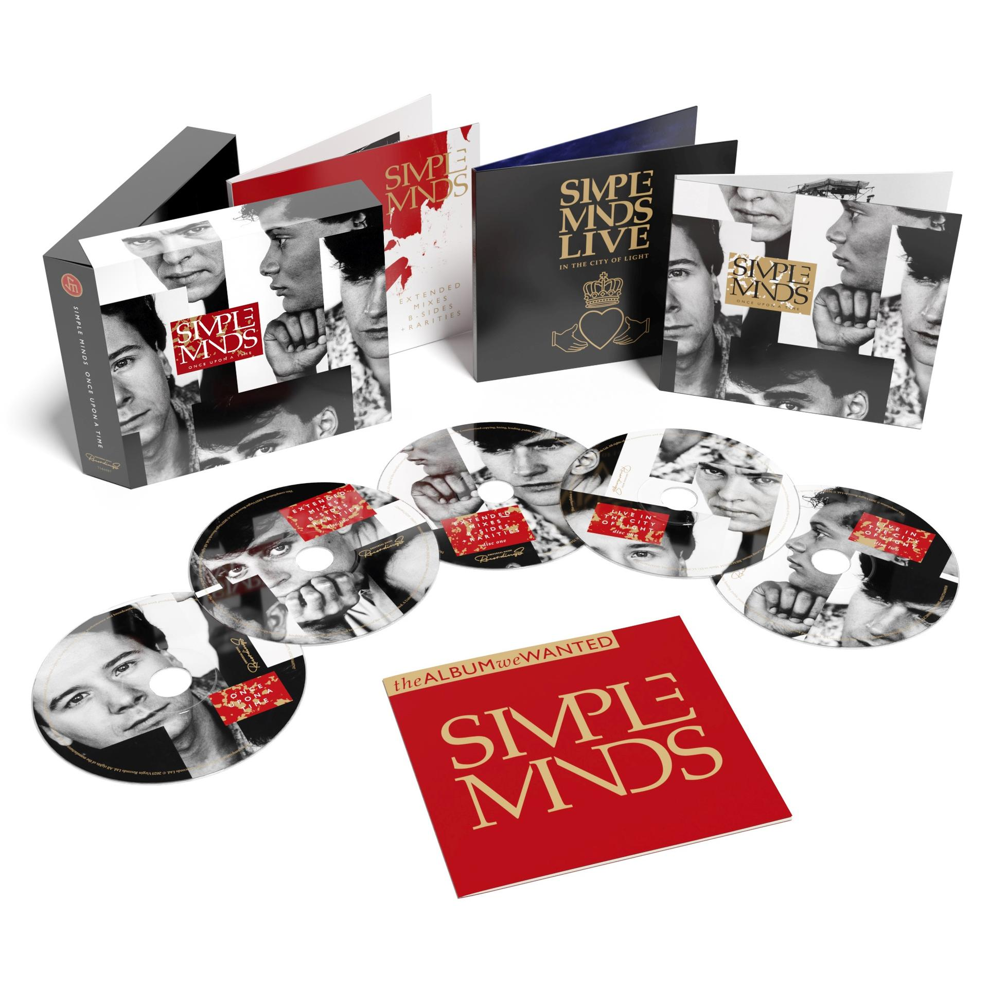 Coffret album Simple Minds. Comprend des CD, un coffret et un livret avec photos des membres du groupe et titres d'albums. Rouge et or.