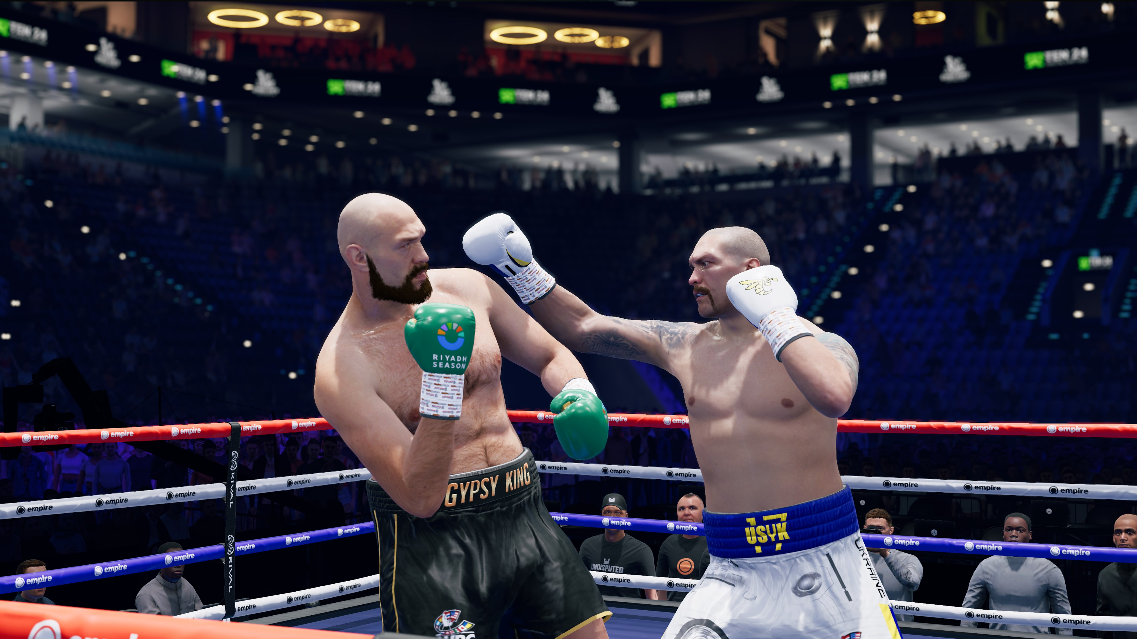 Deux boxeurs dans un ring se battent. L'un porte des gants verts, l'autre blancs. La foule est floue en arrière-plan.