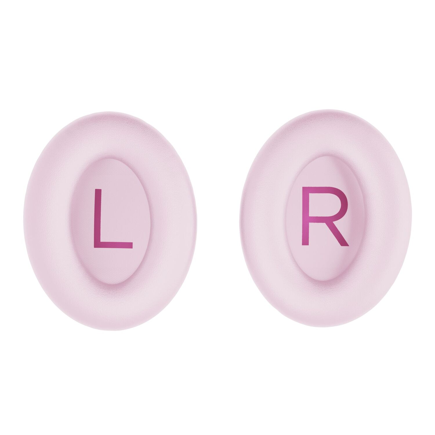Twee lichtroze oorkussens. Eén heeft de letter 'L', de andere 'R'. Beide op een witte achtergrond.