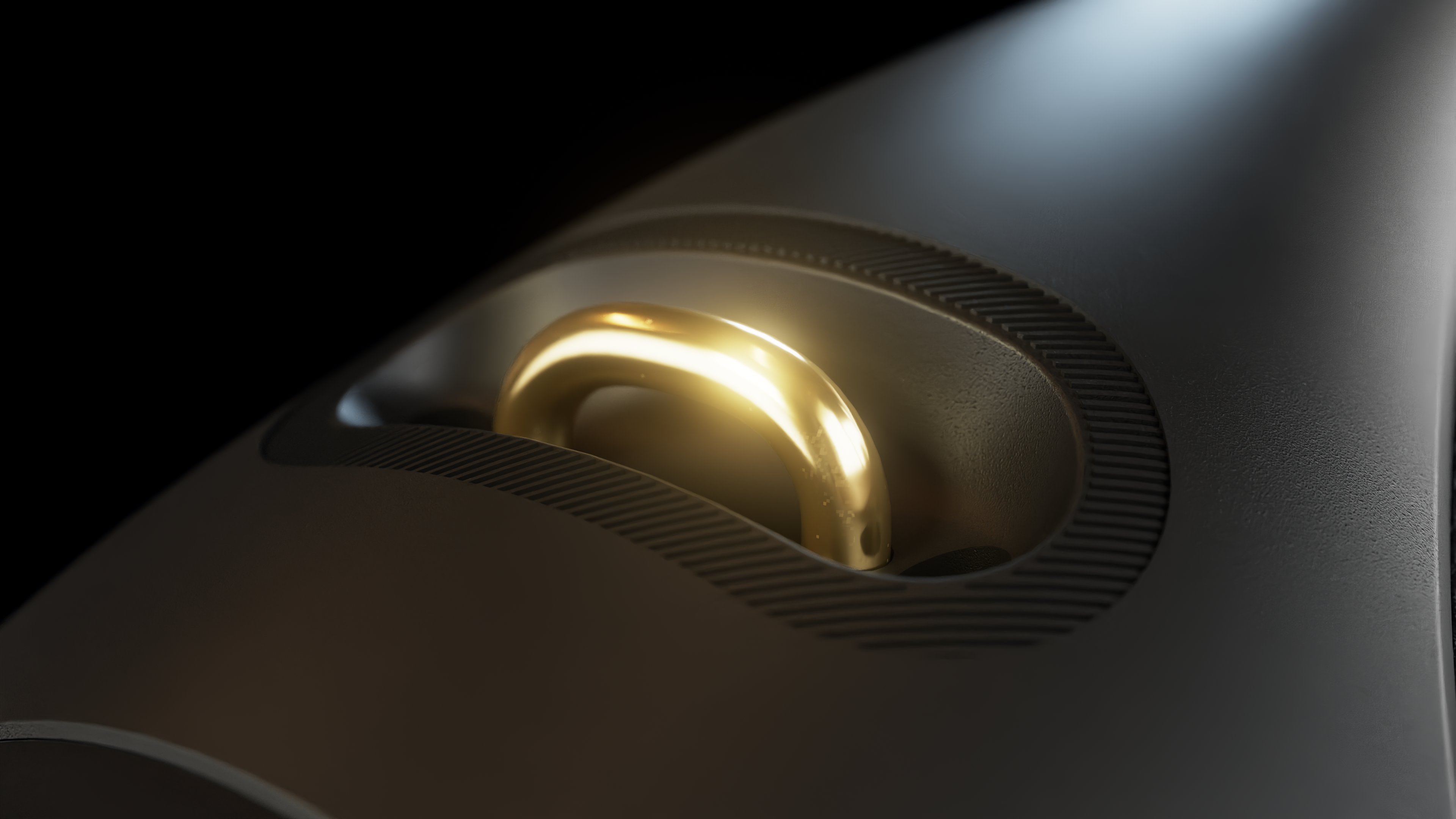 Nahaufnahme eines gebogenen, goldenen Griffs in einer dunkelgrauen Oberfläche. Der Griff reflektiert Licht. Schwarzer Hintergrund.