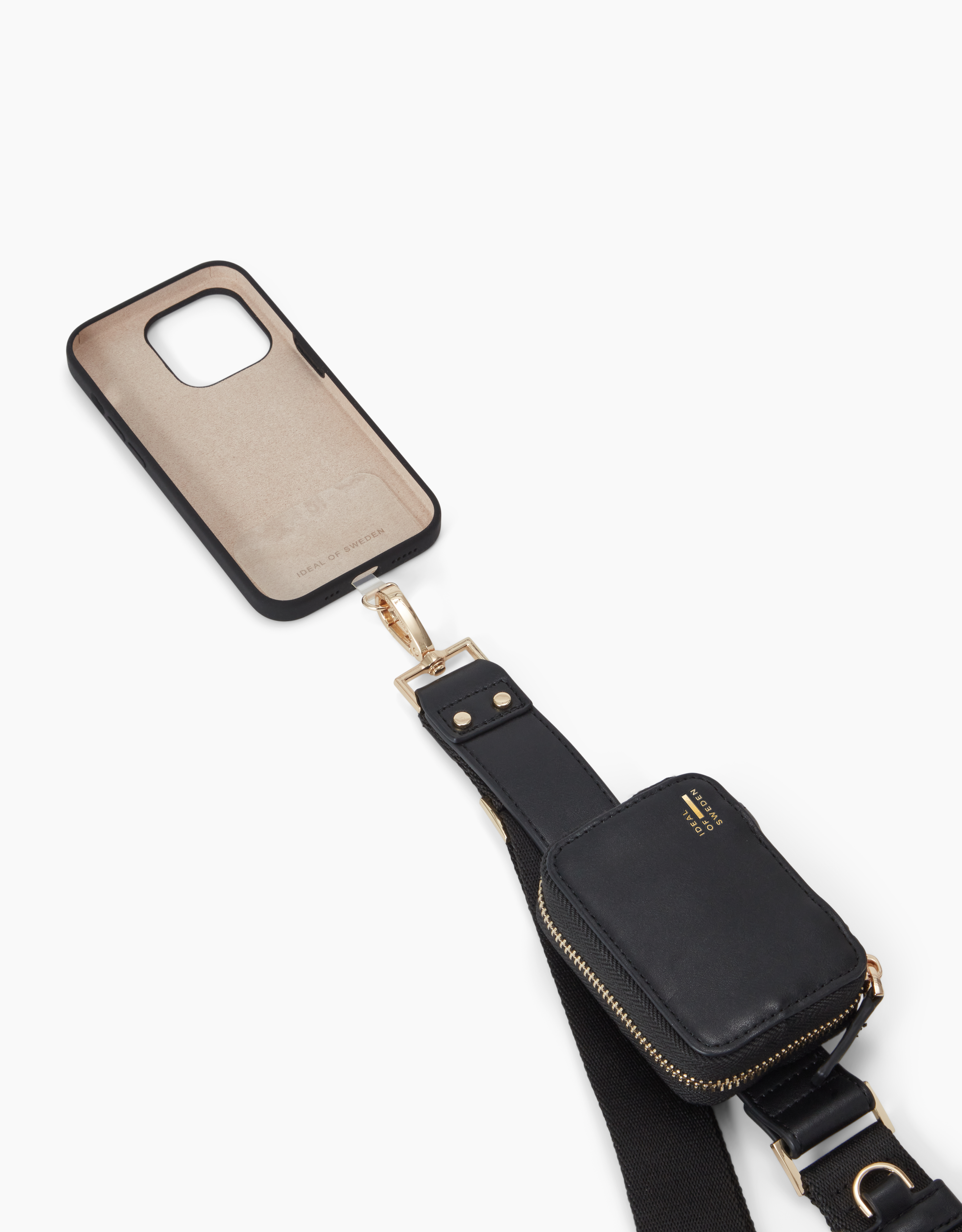 Schwarze Handyhülle mit Riemen und kleiner schwarzer Tasche. Die Handyhülle ist offen und zeigt das Innere.