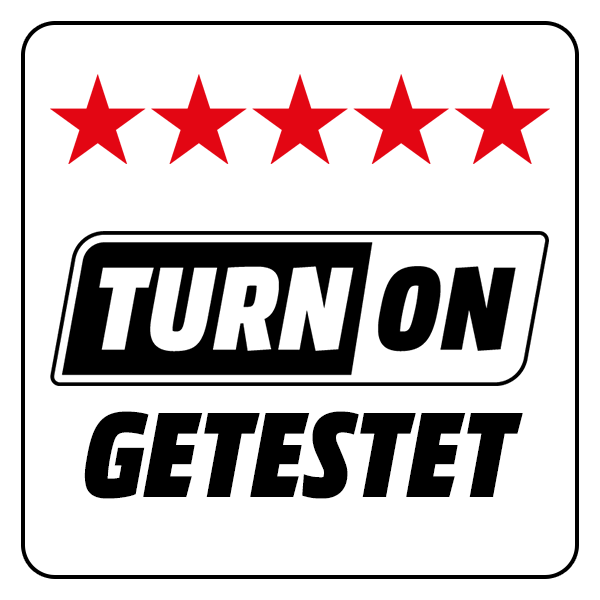 Weißes Quadrat mit roten Sternen oben. Darunter ein schwarz-weißes Rechteck mit 'TURN ON' und 'GETESTET'.