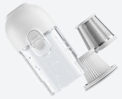 Wyświetlane są białe i przezroczyste części odkurzacza. Widoczny jest przezroczysty pojemnik, metalowy filtr i biały filtr.