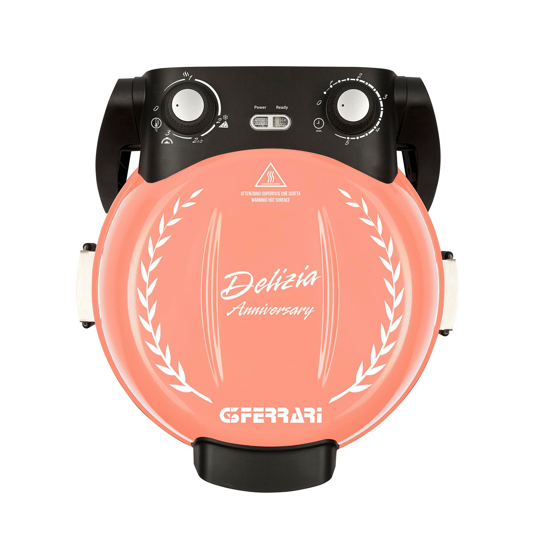 Ein rosa Delizia Anniversary Pizza Maker. Es hat Bedienelemente, Griffe und ein Warnschild.