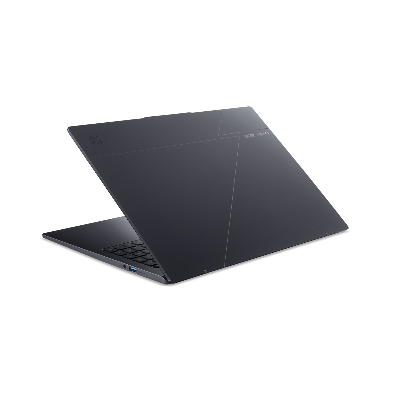 Een donkergrijze Acer Swift-laptop staat iets open. Toetsenbord en scherm zijn zichtbaar tegen een zwarte achtergrond.