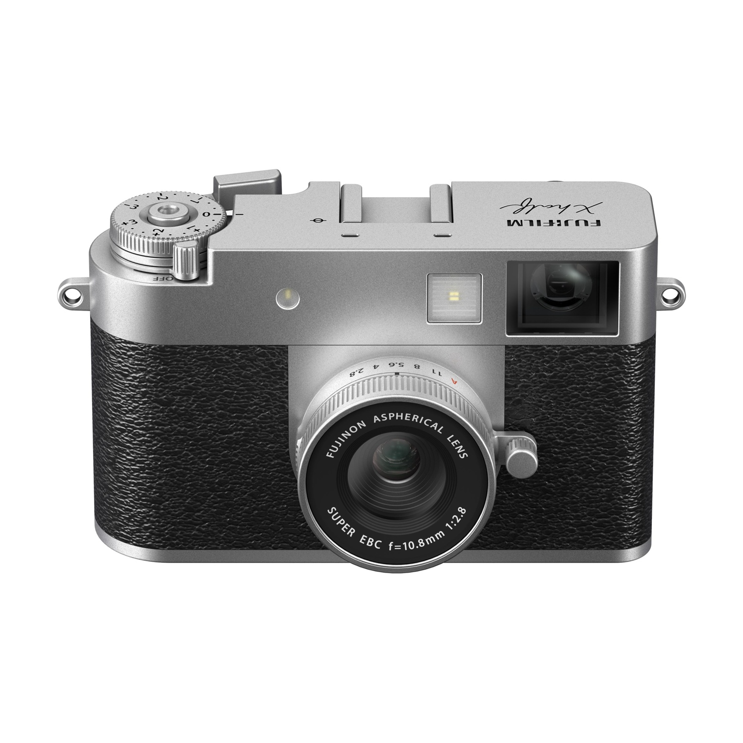 Una fotocamera Fujifilm X-H2S argento e nera su sfondo bianco. Ha un obiettivo, quadranti e il logo Fujifilm.
