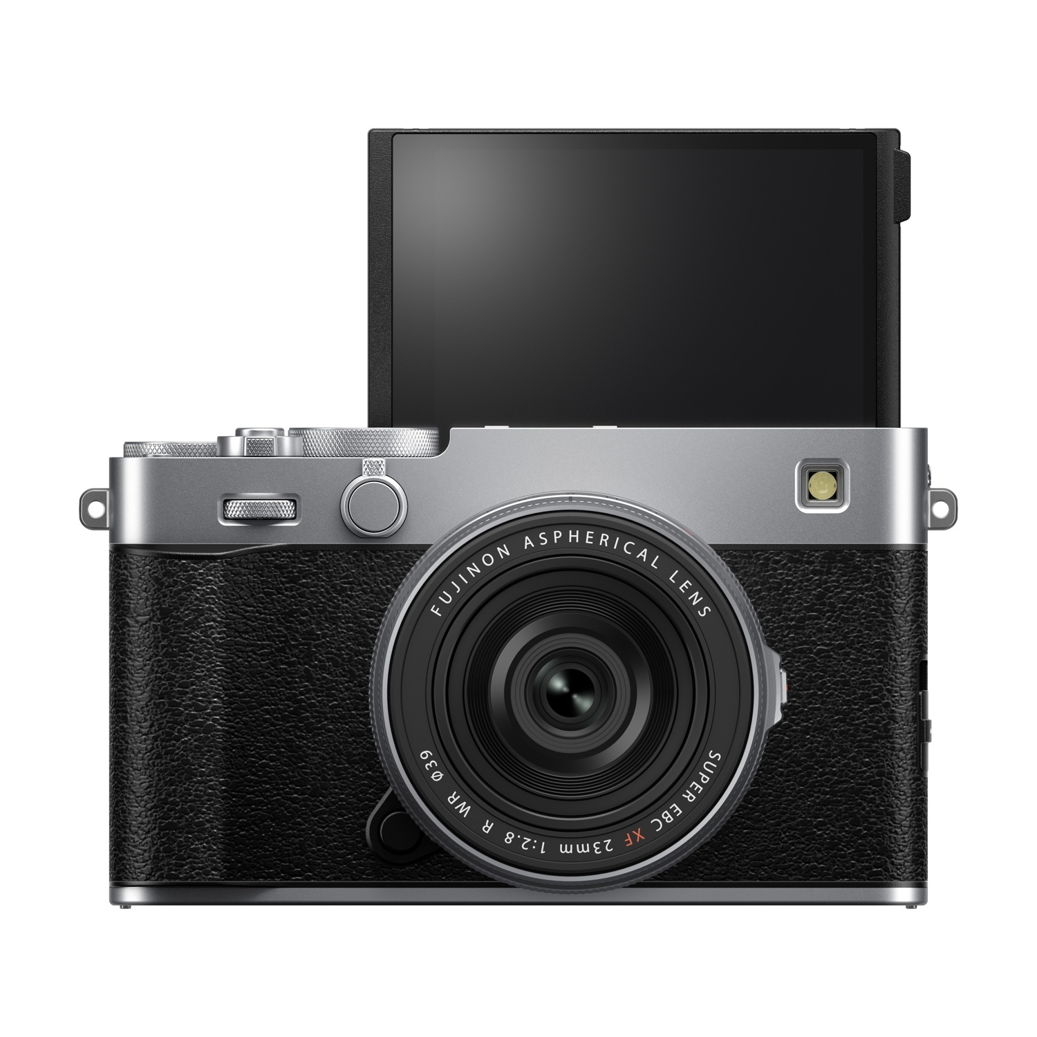 Una fotocamera digitale argento e nera con obiettivo e display aperto. L'obiettivo è centrato e la fotocamera è isolata su bianco.