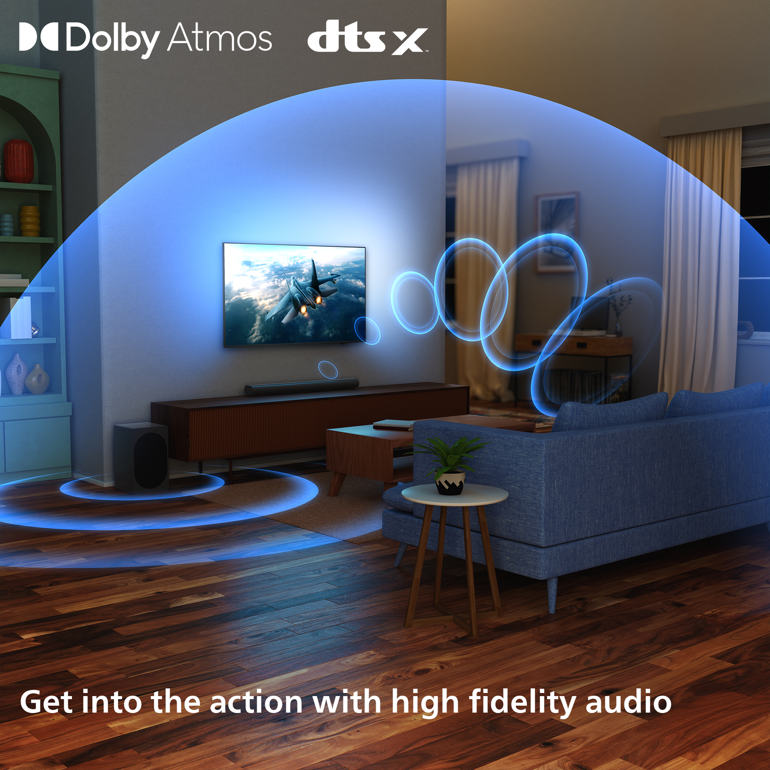 Woonkamer met tv met straaljager, soundbar, blauwe bank en audiogolf-graphics.
