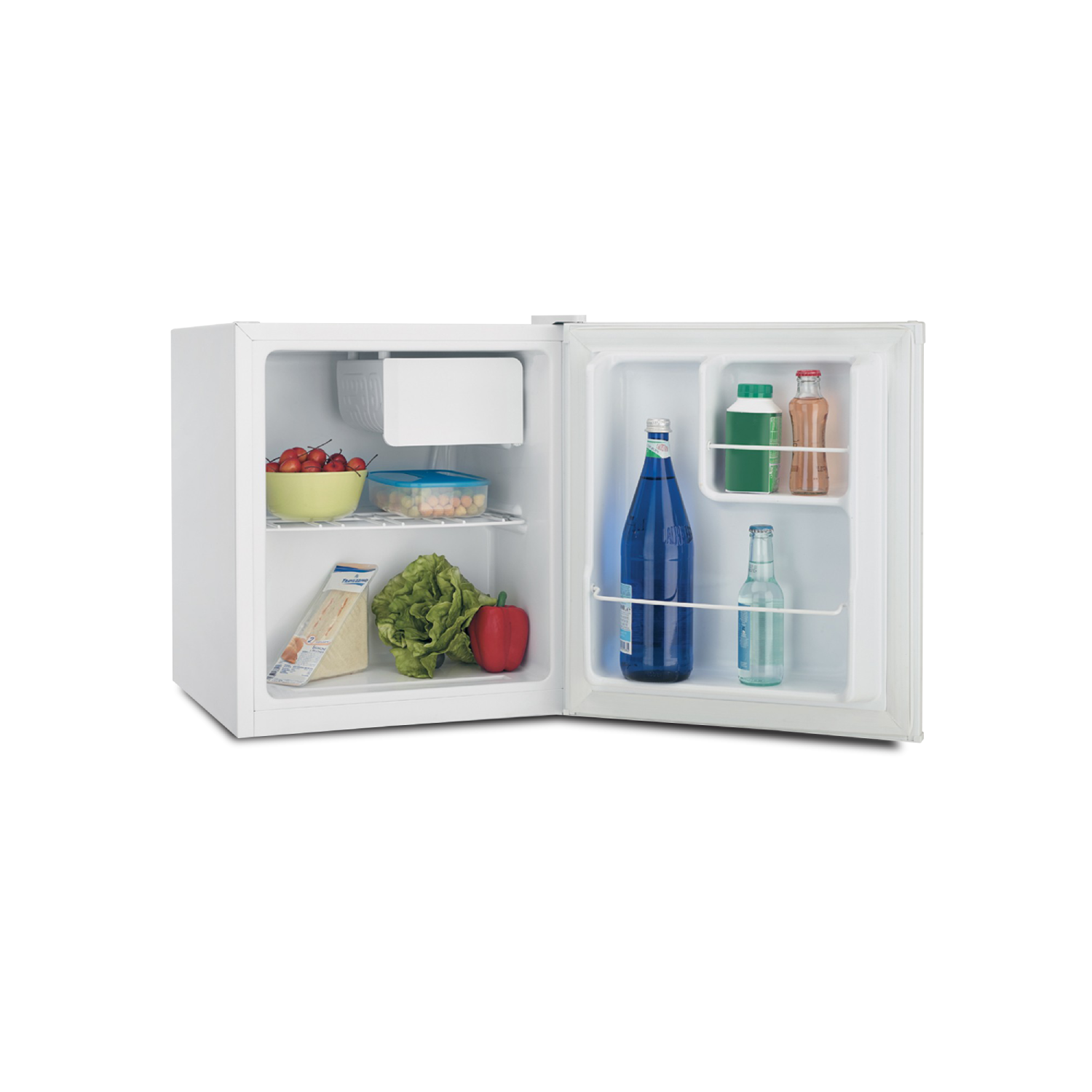 Un pequeño refrigerador abierto con alimentos. En el interior hay frutas, sándwiches, bebidas y verduras. Una botella de agua azul es visible.