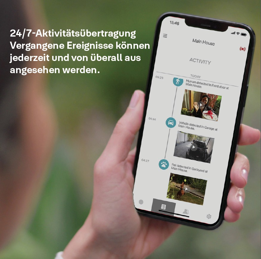 Eine Hand hält ein Telefon mit einem Aktivitätsprotokoll. Das Protokoll zeigt Mensch, Fahrzeug und Haustier Erkennungen mit Zeitstempeln.
