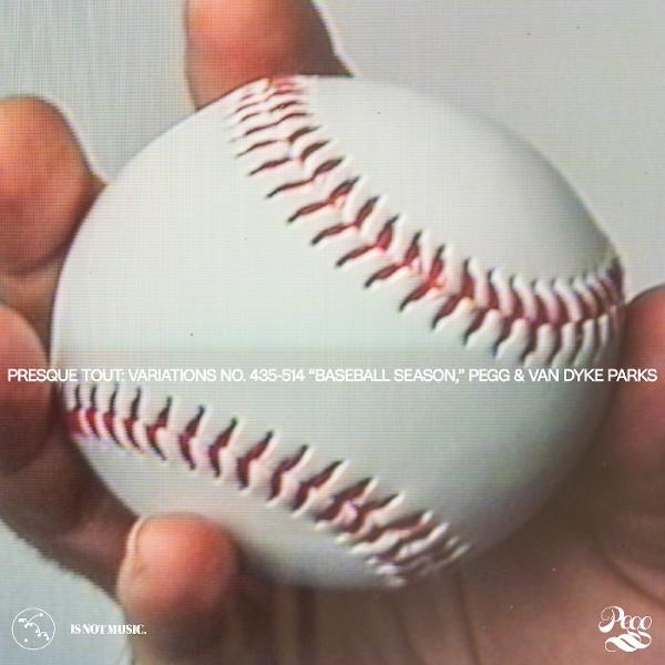 Ein Baseball wird in einer Hand gehalten. Der Ball ist weiß mit roten Nähten. Der Text unten lautet "Baseball Season" und erwähnt "Peco".