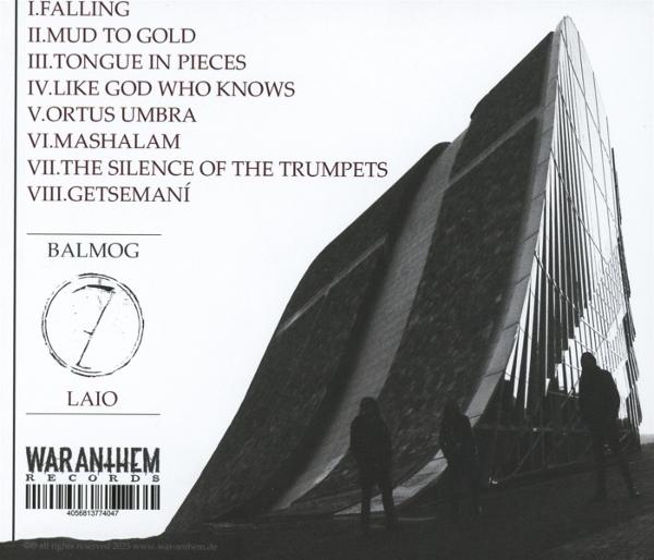 Albumcover mit Bandnamen, Songtiteln und Logo. Ein modernes Gebäude mit Figuren davor.