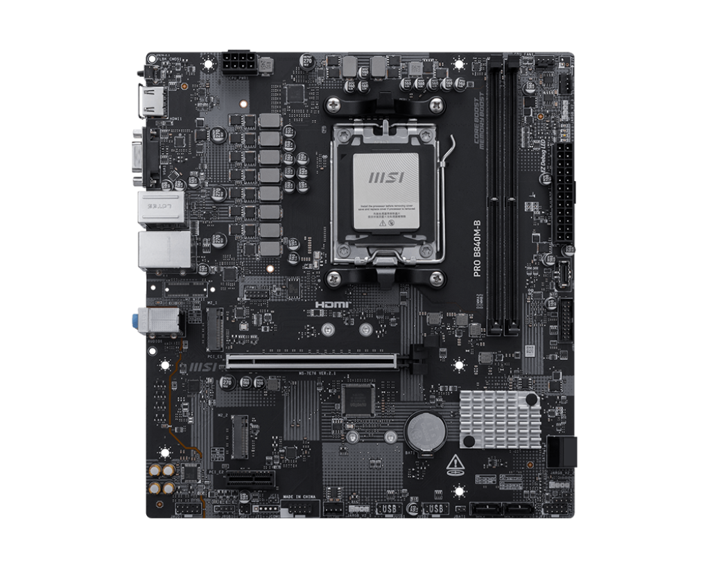 Siyah bir MSI PRO B660M-B anakart. Çeşitli konektörleri, yuvaları ve ortada bir CPU soketi bulunur, siyah bir arka planla.