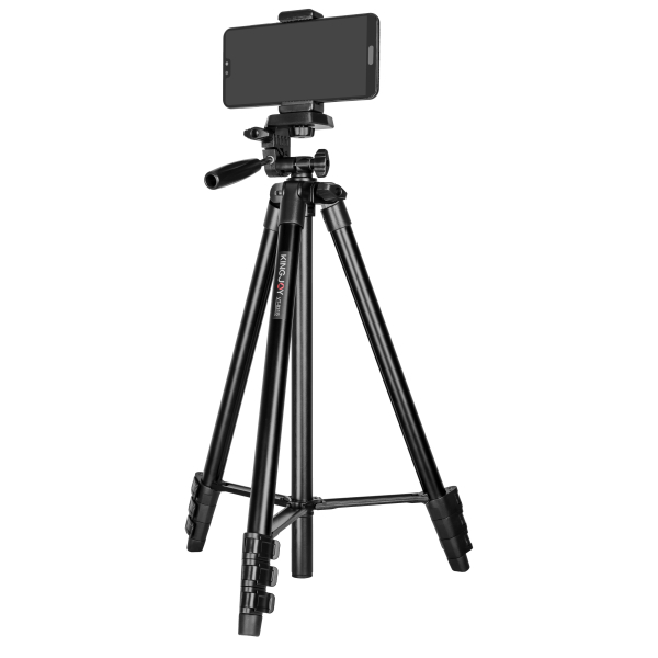 Üzerine akıllı telefon takılı siyah bir tripod. Tripod beyaz bir zemin üzerinde.