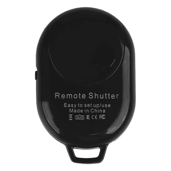 Yuvarlak üstü ve altta bir halkası olan siyah bir uzaktan kumanda. Metin 'Remote Shutter', 'Easy to set up/use' ve 'Made in China' yazıyor.