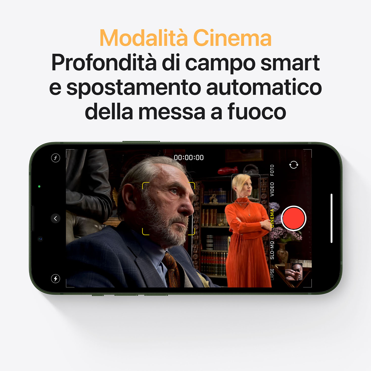 Lo schermo di un telefono mostra un uomo e una donna. Il testo dice 'Modalità Cinema'. È visibile un pulsante di registrazione rosso.