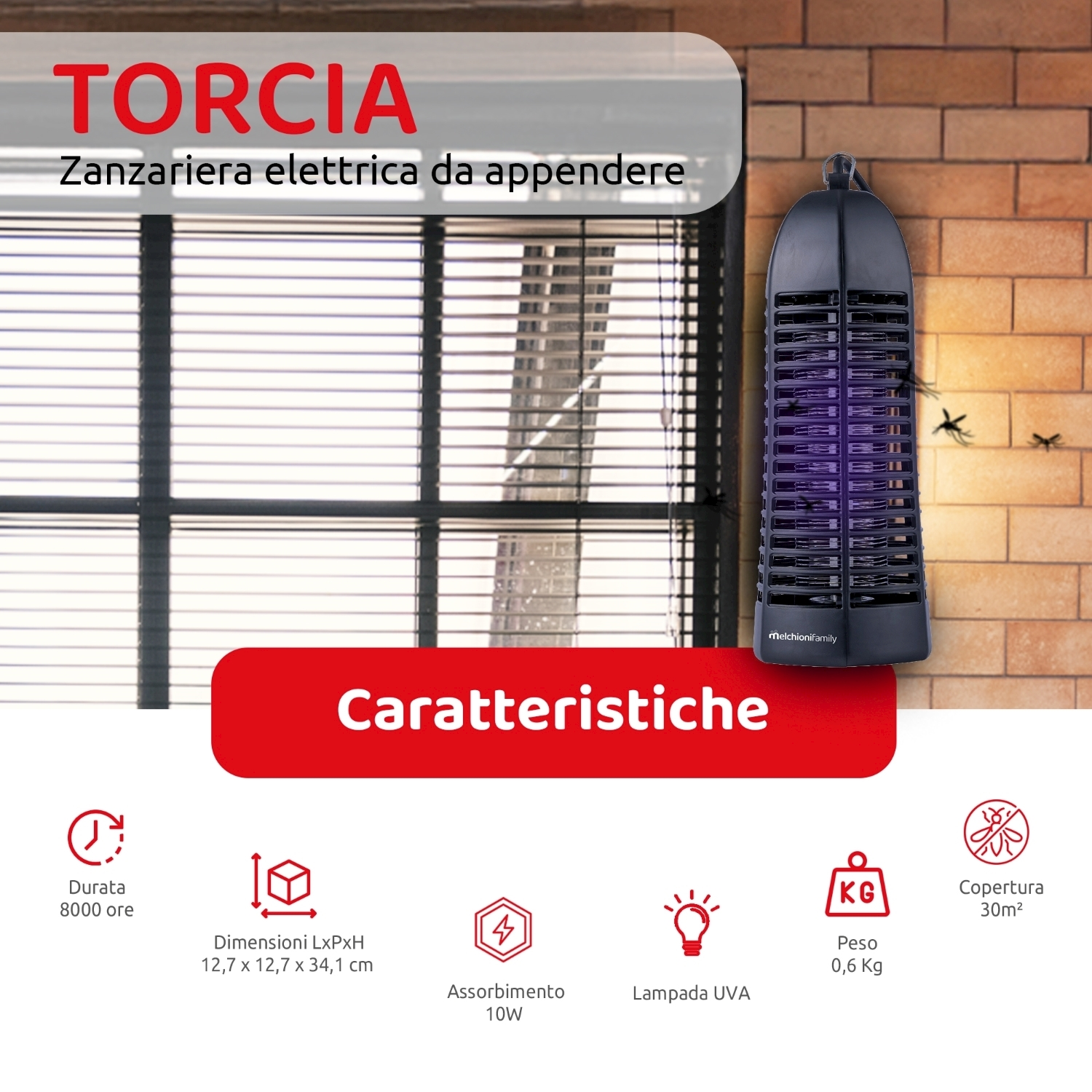 Elettroinsetticida nero con luce viola, appeso a un muro di mattoni. Testo: TORCIA, caratteristiche, dimensioni e altre specifiche.