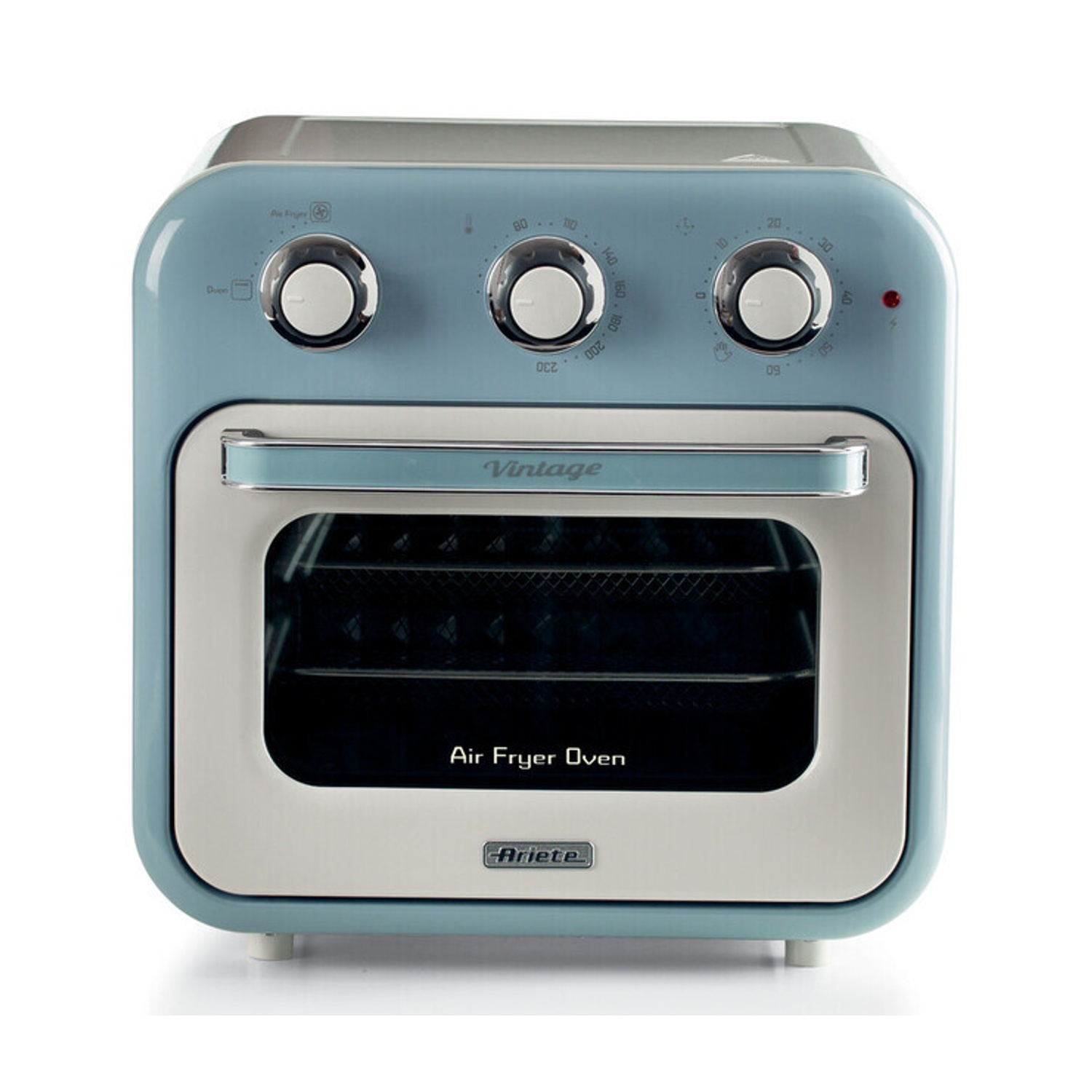Un forno friggitrice ad aria blu e bianco in stile vintage è mostrato su sfondo bianco. Ha manopole e una porta a vetri.