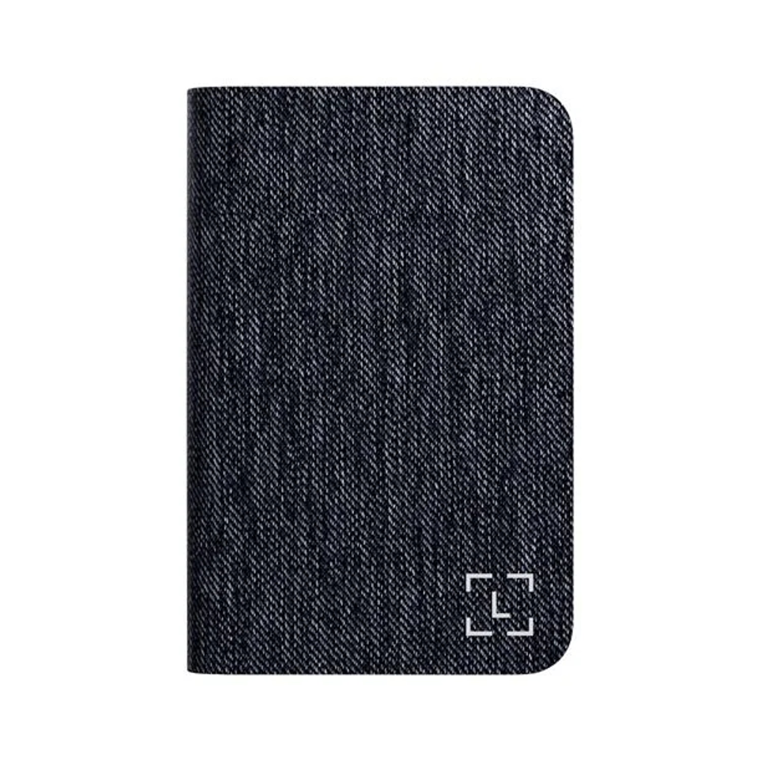 Custodia per telefono in denim blu scuro con logo bianco in basso a destra. La custodia è rettangolare con angoli arrotondati.