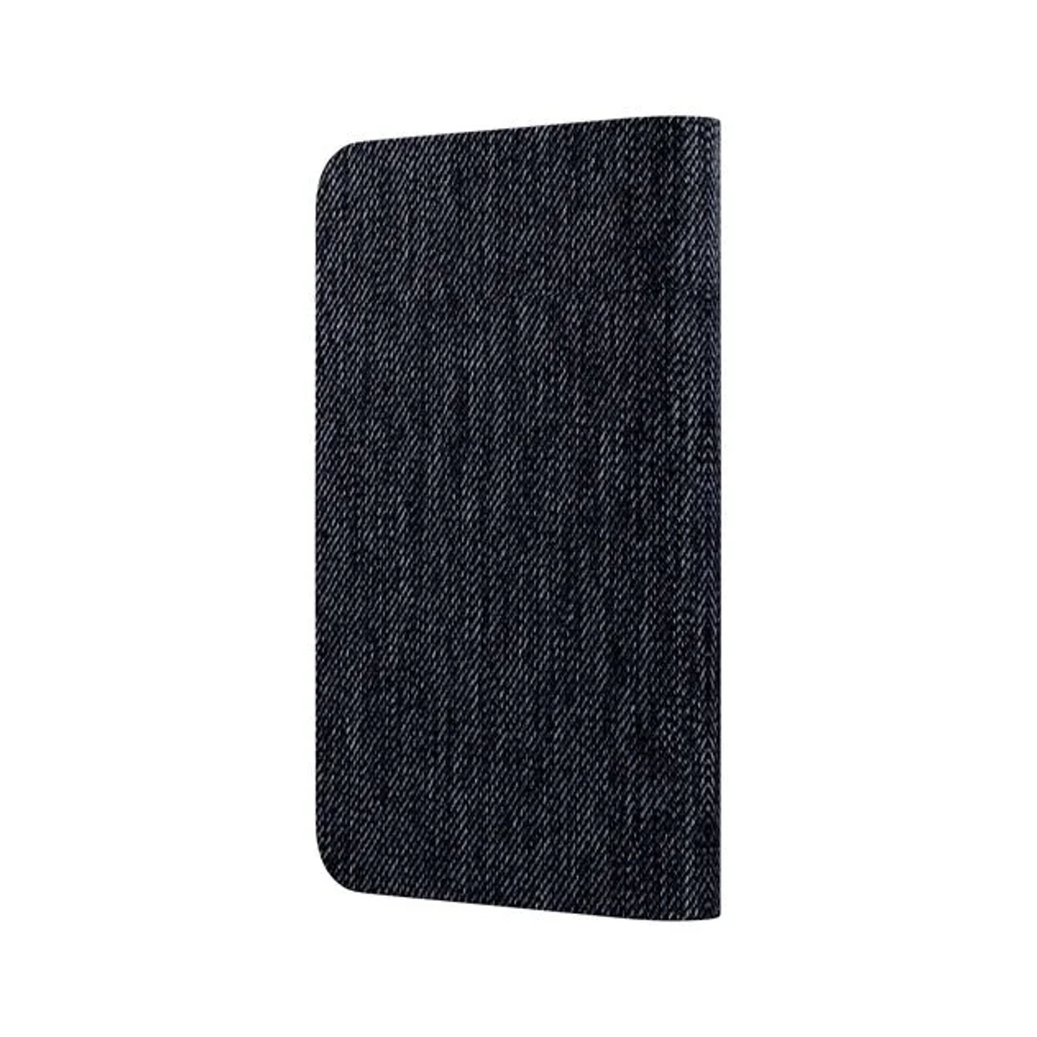 Un tessuto rettangolare blu scuro con un angolo superiore sinistro arrotondato su sfondo bianco. La trama appare simile al denim.