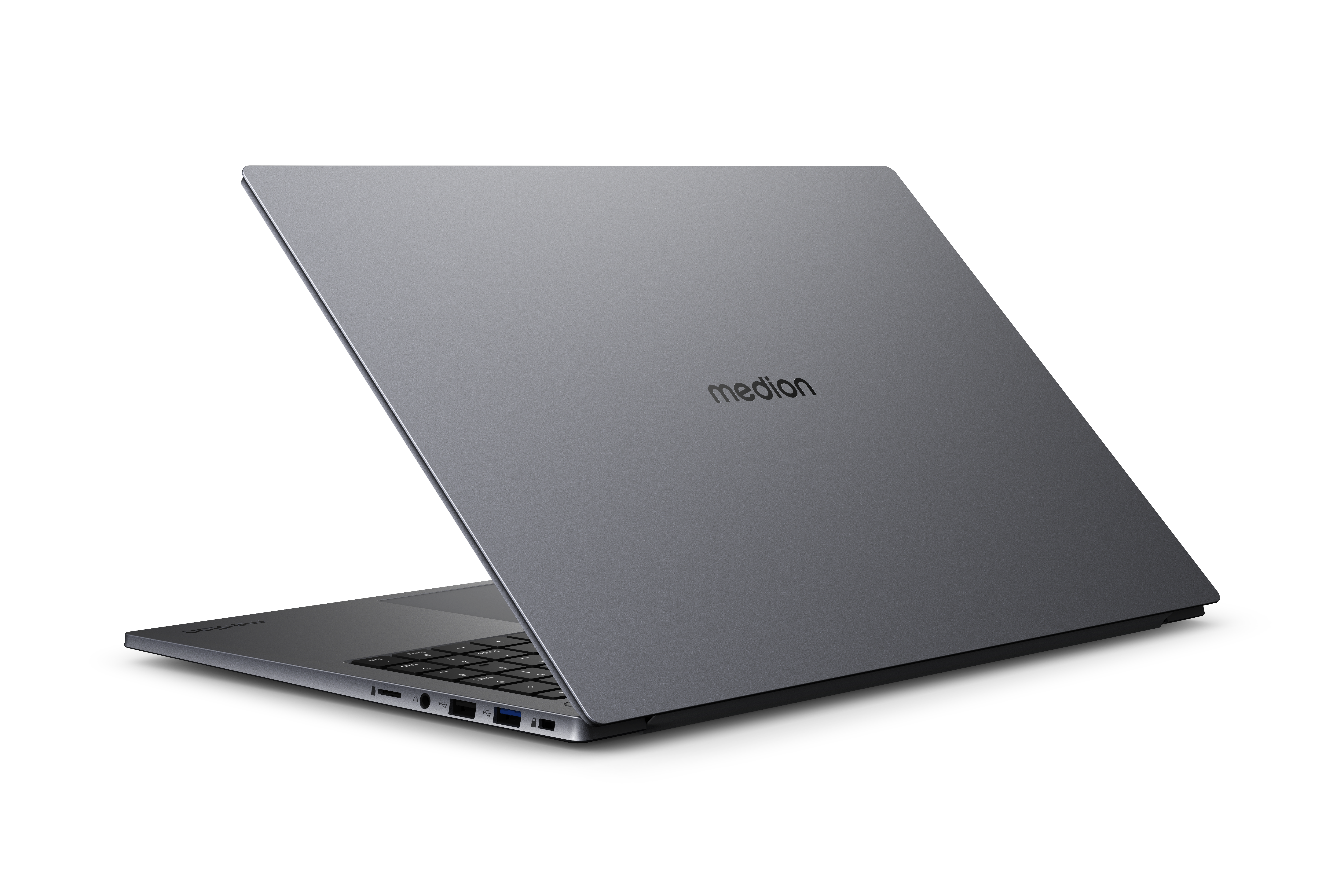 Ein grauer Medion-Laptop ist auf weißem Hintergrund geöffnet. Der Laptop hat eine Tastatur und der Deckel ist leicht geöffnet.