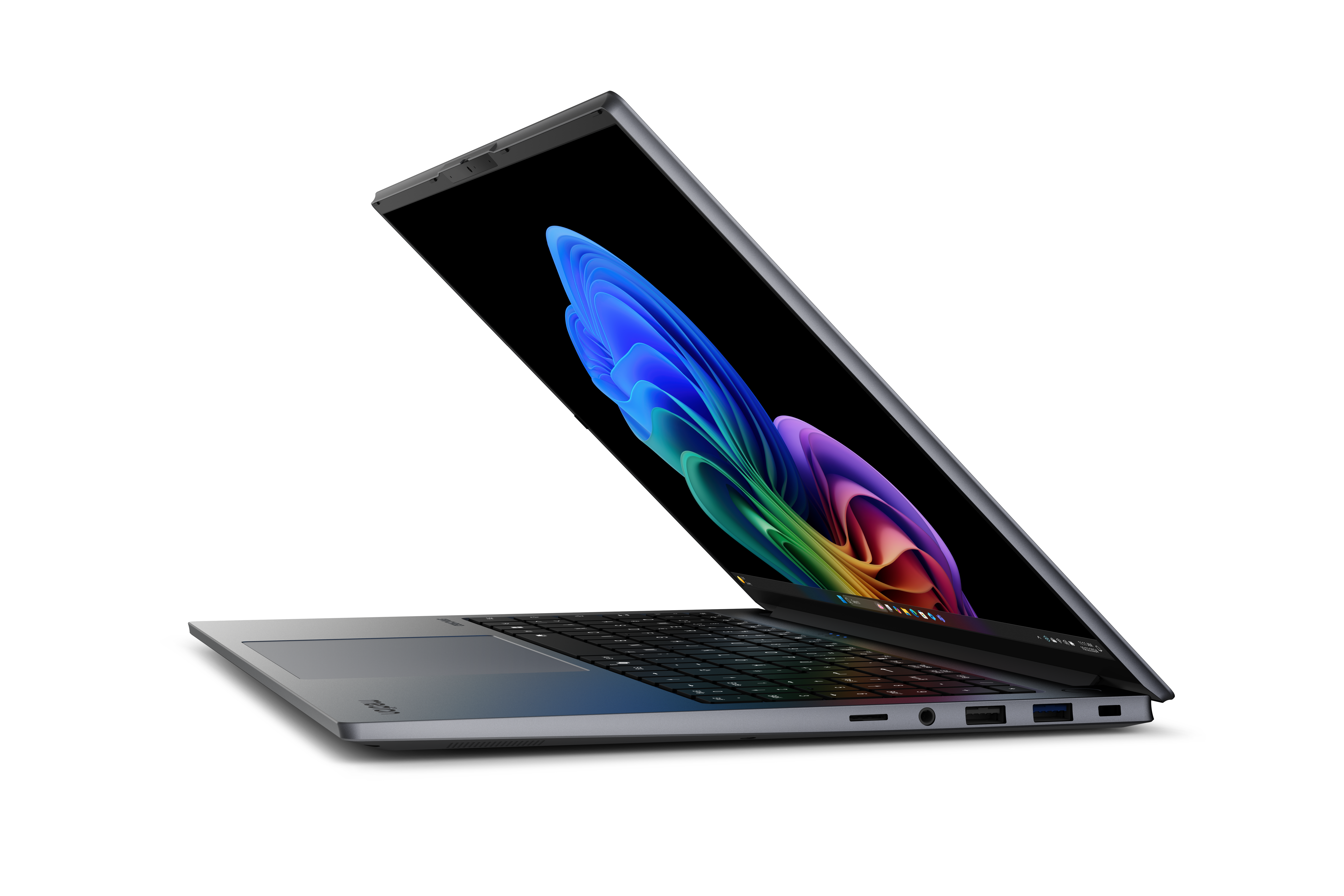 Ein grauer Laptop ist geöffnet und zeigt ein farbenfrohes abstraktes Bild. Tastatur und Touchpad sind sichtbar. Der Hintergrund ist weiß.