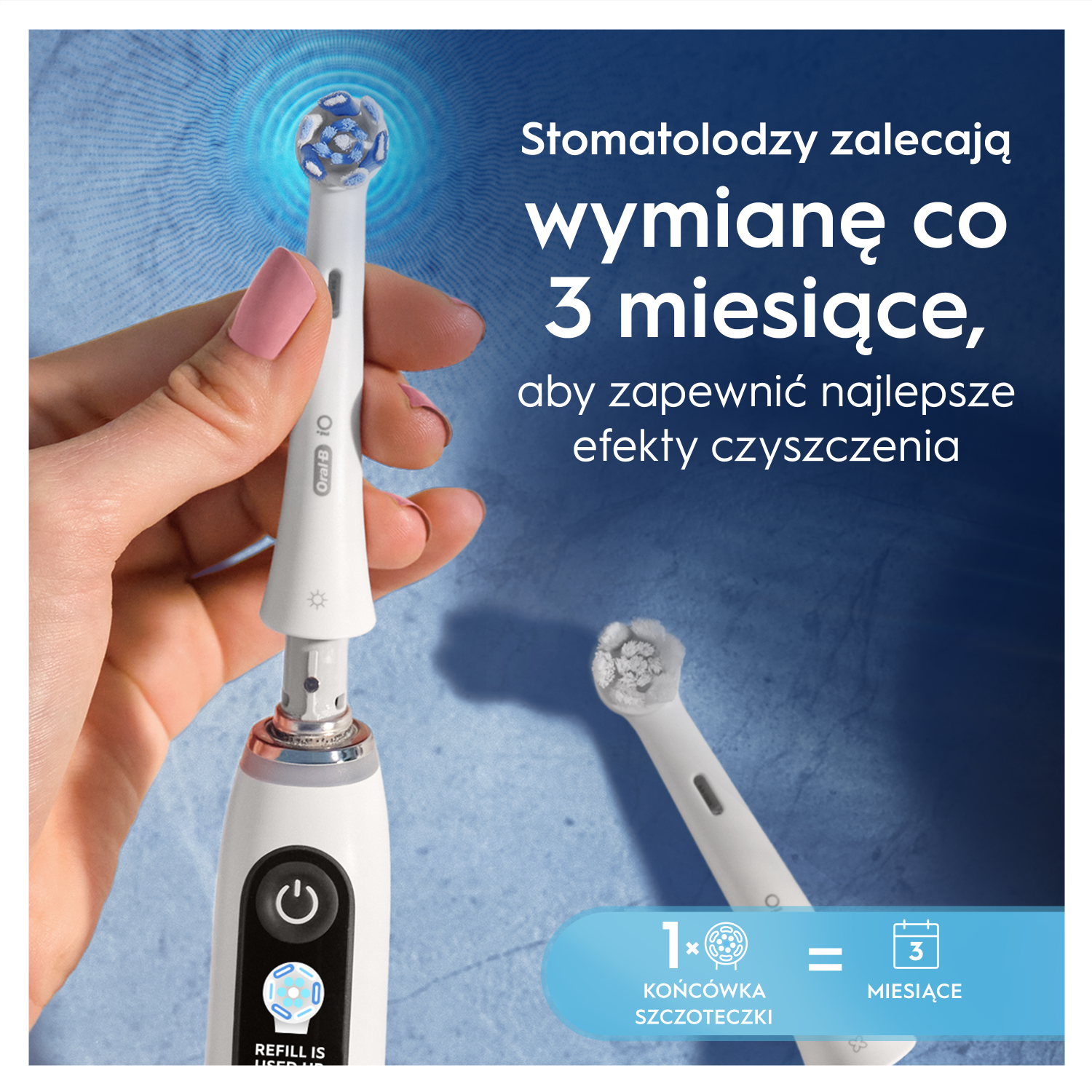 Dłoń trzyma szczoteczkę elektryczną z nową główką. Tekst zaleca wymianę co 3 miesiące dla najlepszego czyszczenia.
