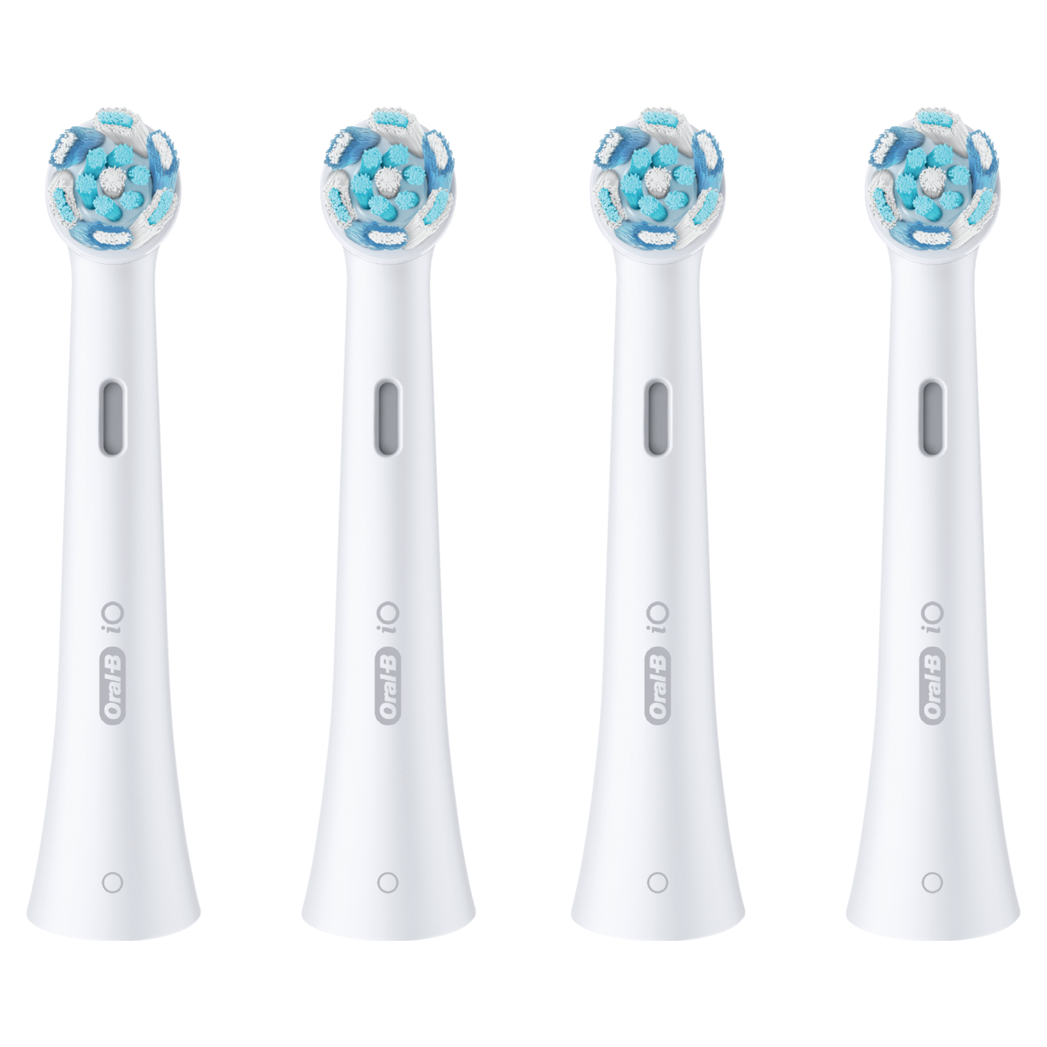 Cztery białe głowice szczoteczek do zębów. Każda ma główkę z niebieskim i białym włosiem. Uchwyty mają logo Oral-B iO.