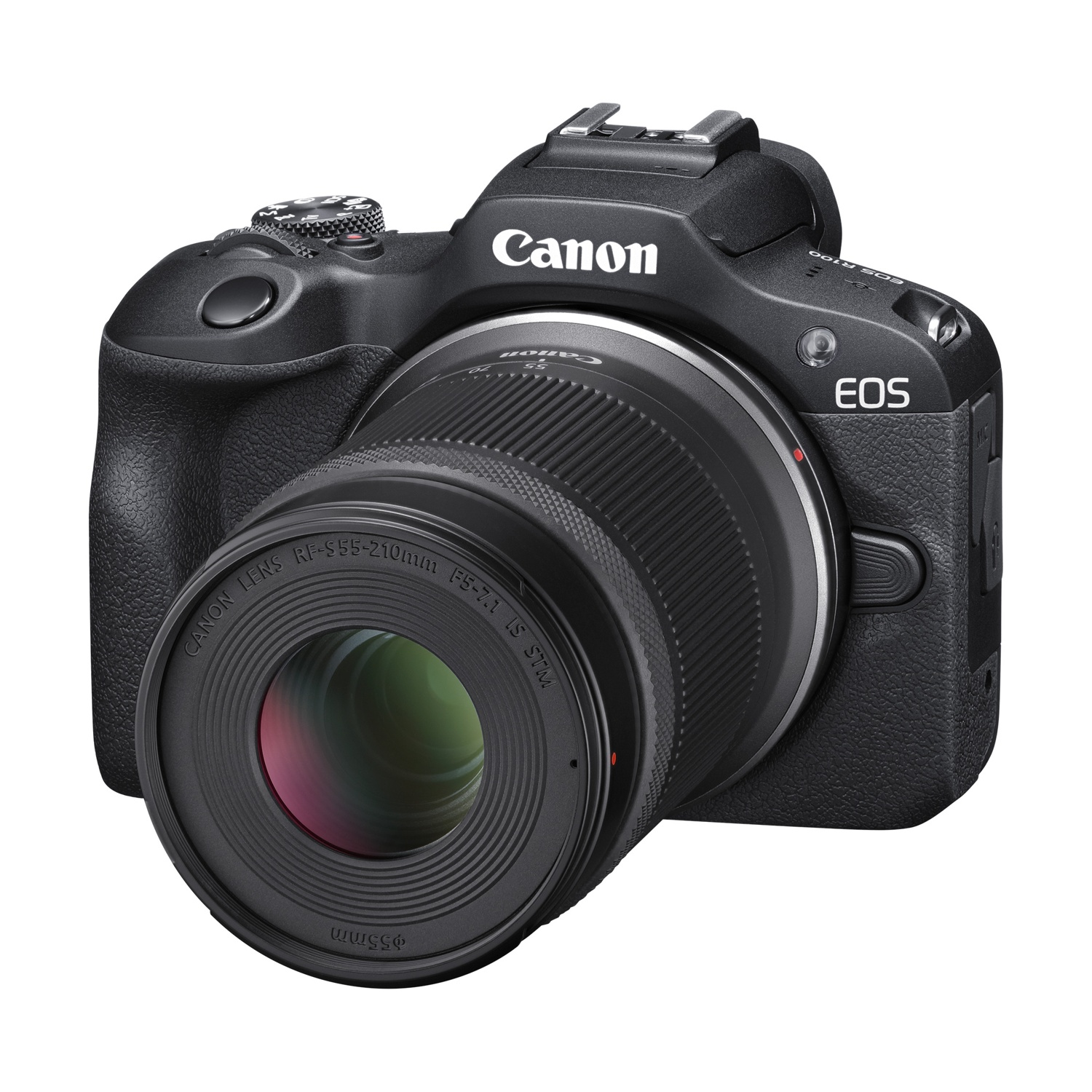 Una fotocamera Canon EOS R100 nera con un obiettivo collegato. L'obiettivo è rivolto in avanti. La fotocamera ha il logo Canon.