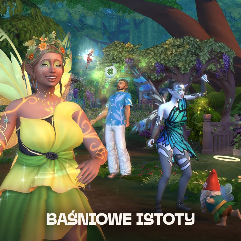 Żywa scena z wróżkami i gnomem. Kobieta w żółtej sukience się uśmiecha. Kolejna wróżka w niebieskim. Tło przedstawia mężczyznę i bujny ogród.