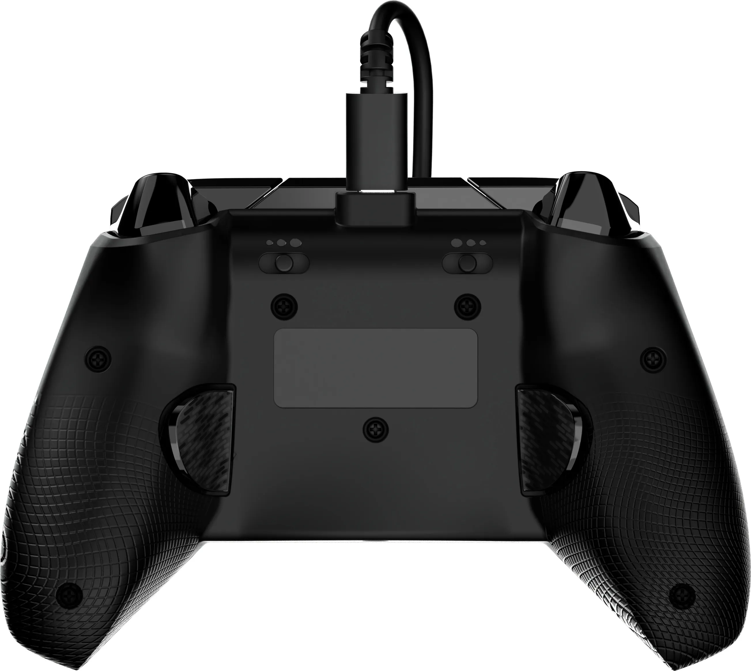 Schwarzer Gamecontroller mit angeschlossenem Kabel. Er hat einen strukturierten Griff und Knöpfe.