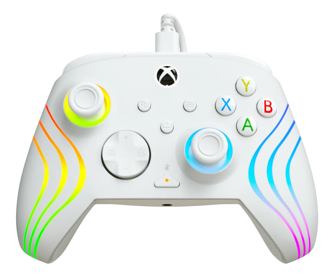 Weißer Xbox-Controller mit Regenbogenwellenlichtern. Enthält Tasten, Thumbsticks und ein Kabel oben. Schwarzer Hintergrund.