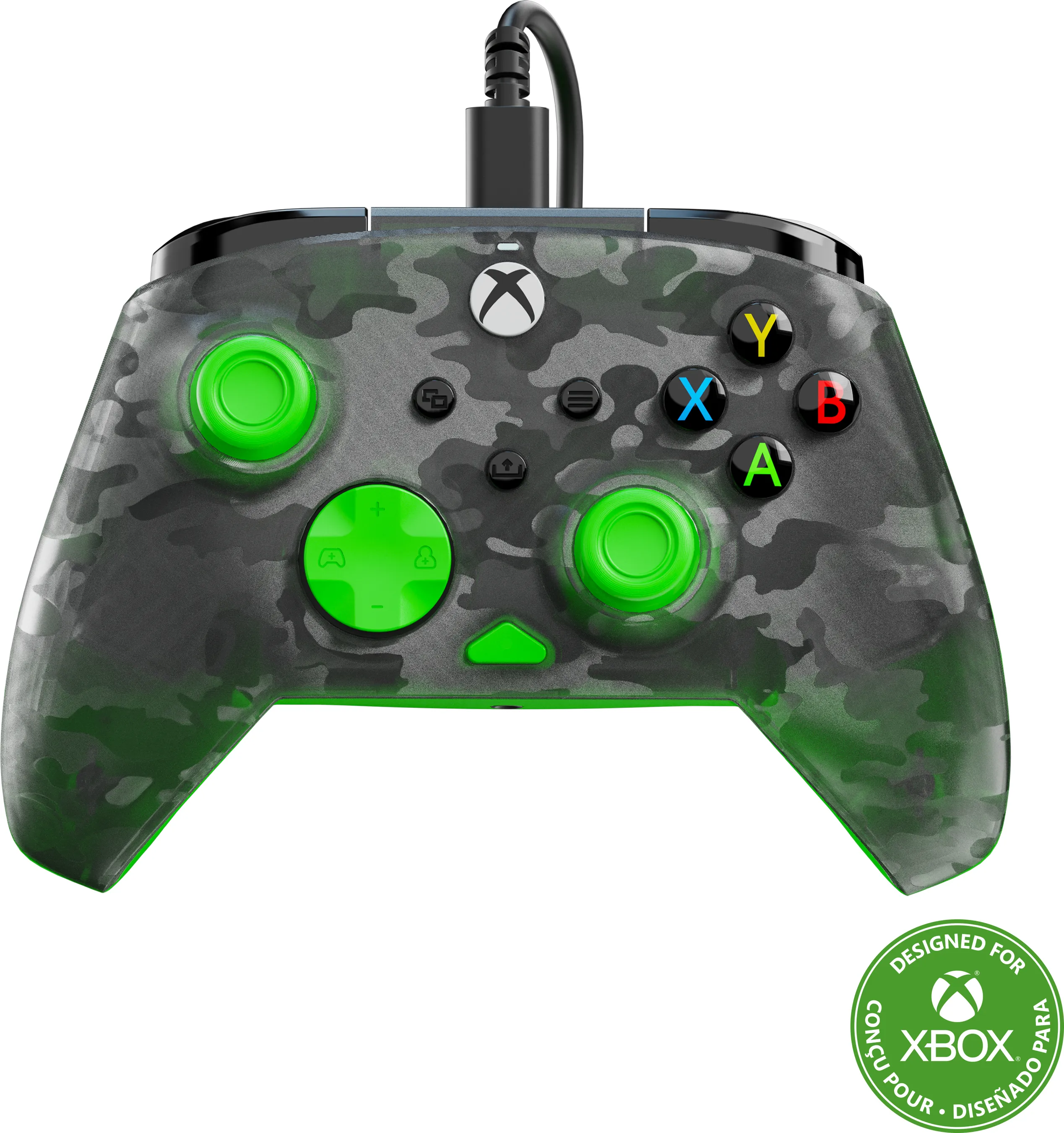 Ein Xbox-Controller mit grauem Camouflage-Design. Er hat farbige Knöpfe, grüne Thumbsticks und ein schwarzes Kabel.