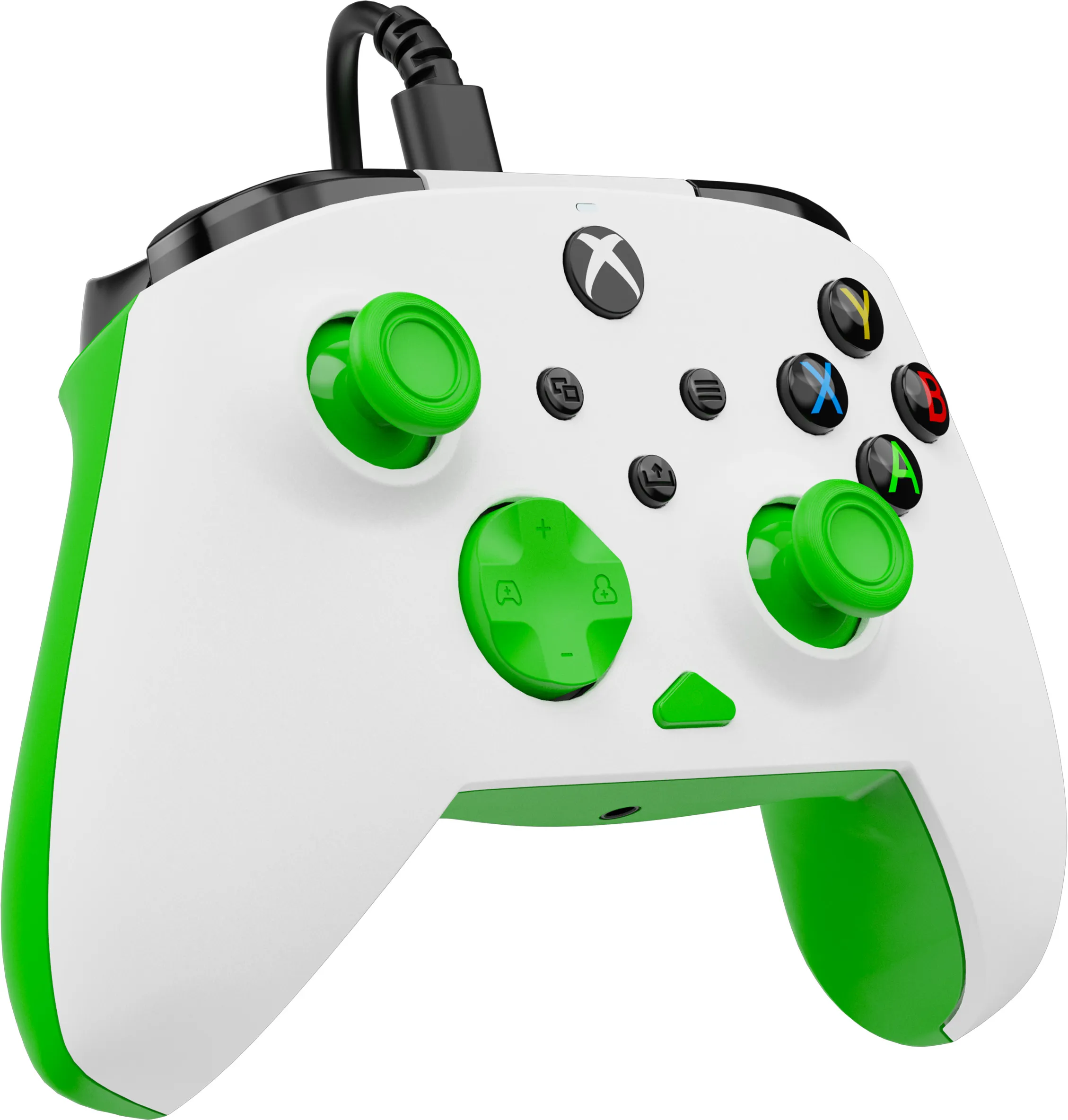 Weiß-grüner Xbox-Controller. Er hat farbige Knöpfe. Ein schwarzes Kabel ist angeschlossen.