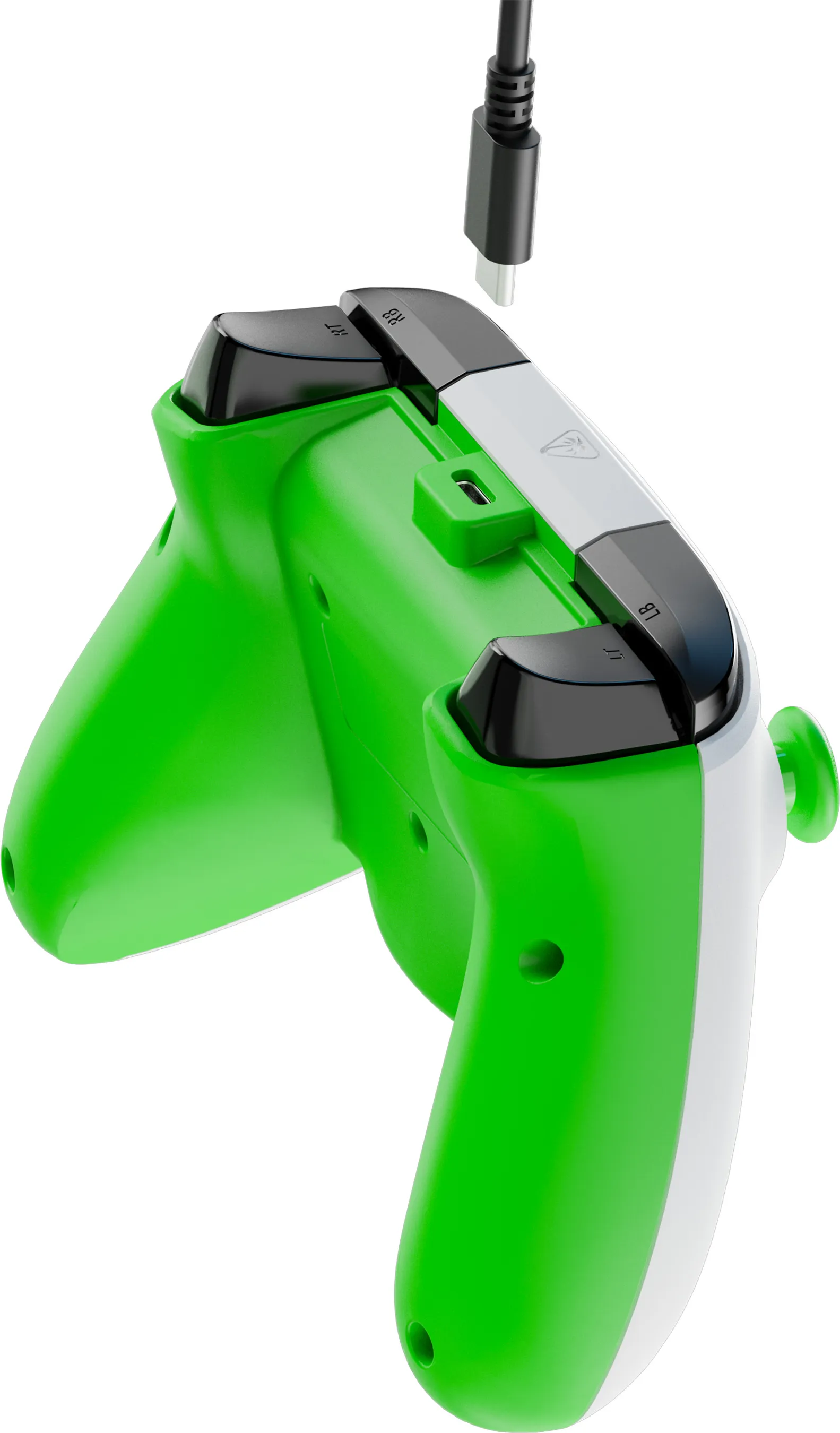 Ein grün-weißer Gamecontroller mit einem schwarzen Ladekabel. Knöpfe sind schwarz und beschriftet. Der Controller ist abgewinkelt.
