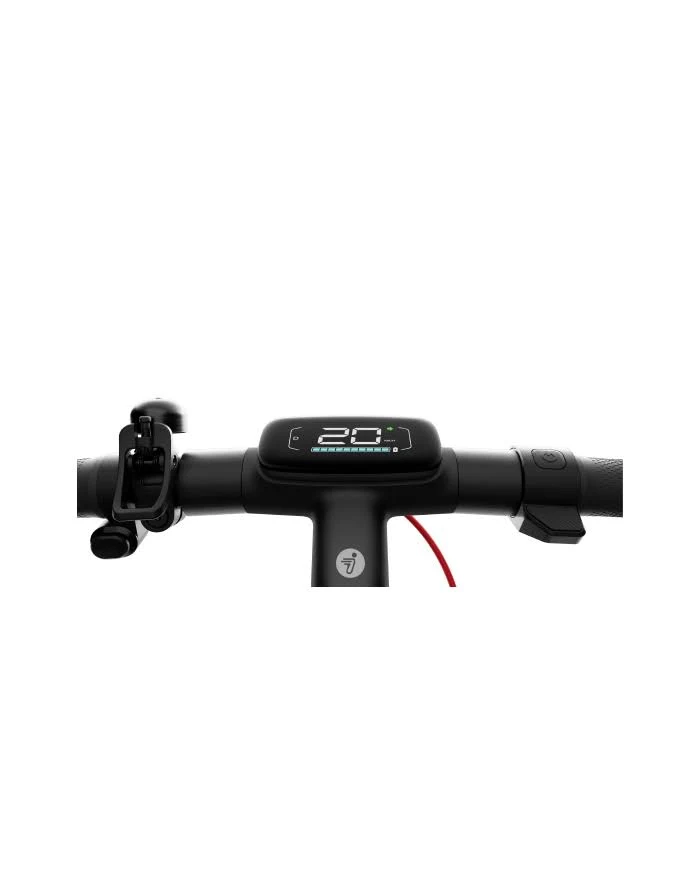 Primer plano del manillar de un patinete eléctrico. La pantalla muestra 20. Manillar negro con cable rojo. Fondo blanco.
