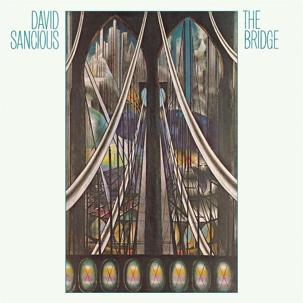 Albumcover-Kunst. Eine stilisierte Brücke mit einer Stadtlandschaft im Hintergrund. Das Cover zeigt den Namen David Sancious und The Bridge.