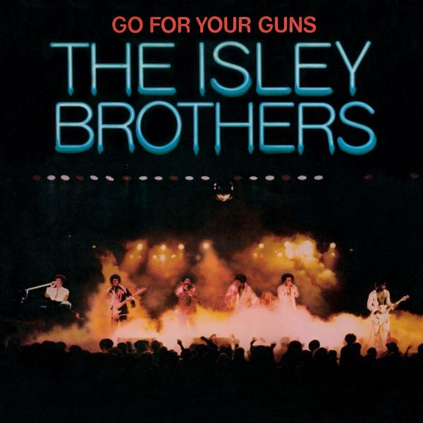 Albumcover von The Isley Brothers mit dem Titel 'Go For Your Guns'. Band spielt auf der Bühne mit Publikum darunter, Lichter und Rauch vorhanden.