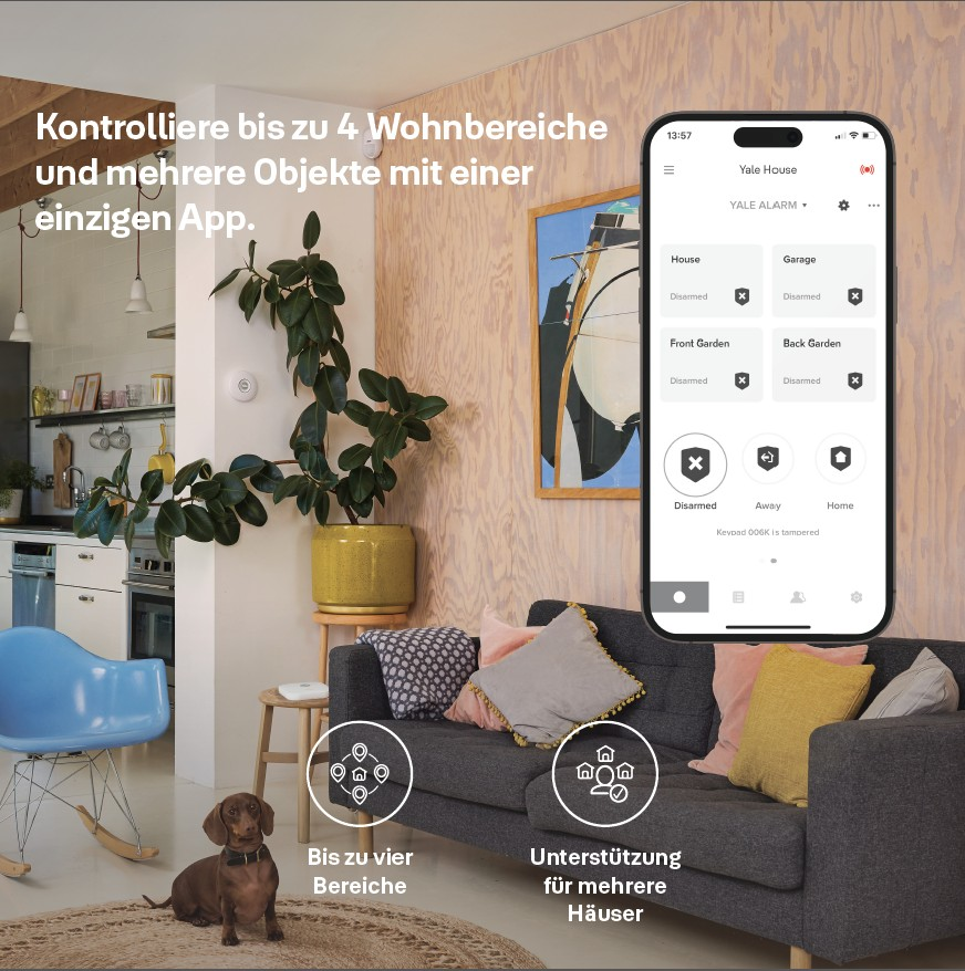 Ein Wohnzimmer zeigt ein Telefon, das die Sicherheit steuert, einen Hund, ein Sofa und eine Pflanze.