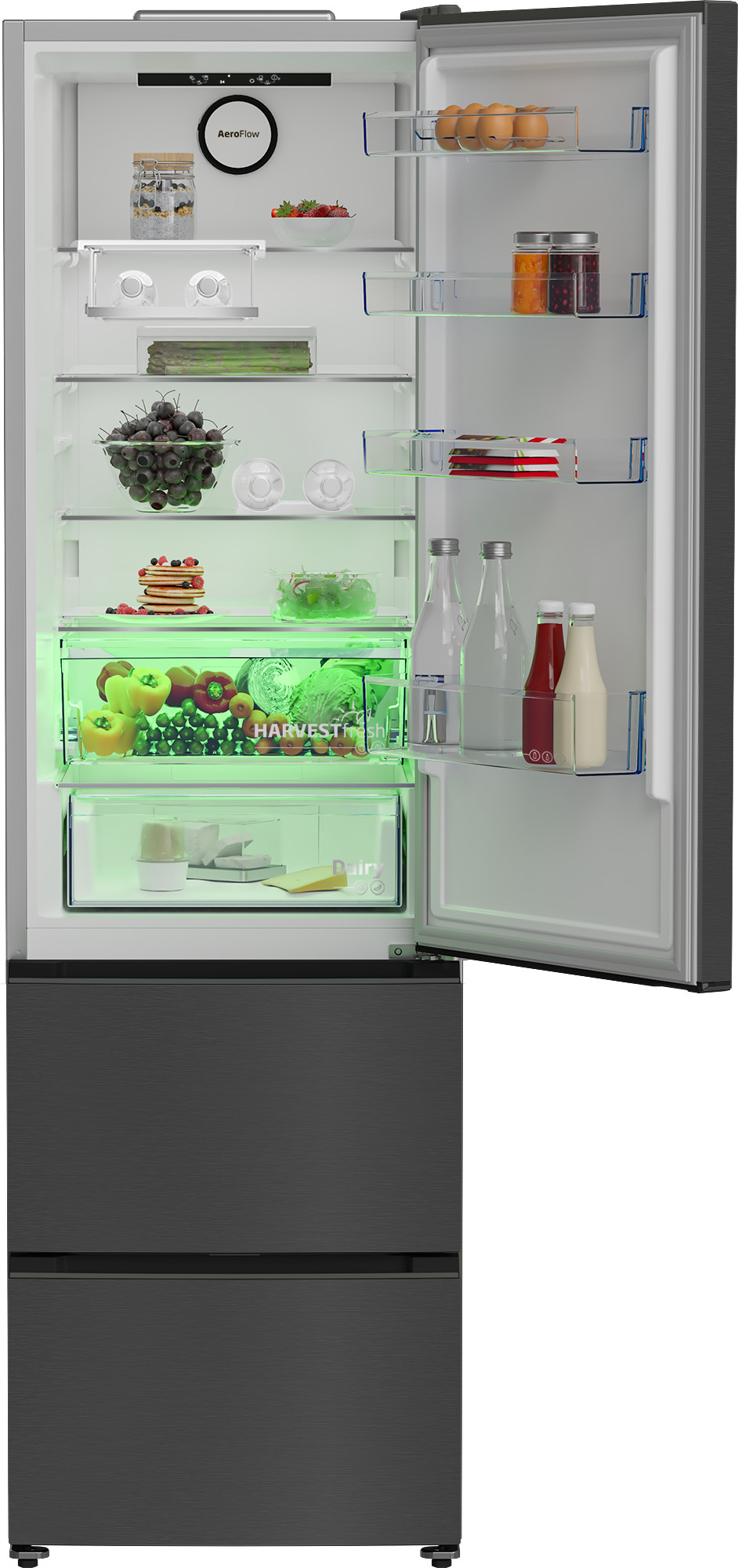 Otwarta lodówka wypełniona jedzeniem: winogrona, warzywa, jajka, napoje i słoiki. Nowoczesne, ciemnoszare urządzenie.