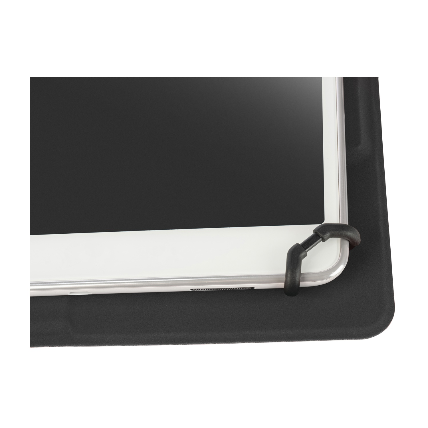 Un tablet bianco con schermo nero è in una custodia nera. Una clip nera assicura il tablet. Lo sfondo è bianco.
