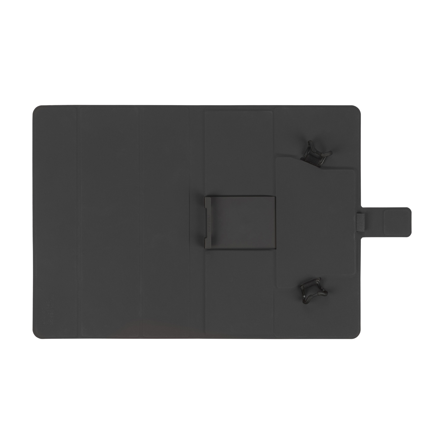 Una custodia nera per tablet con copertina pieghevole, chiusura e due supporti su sfondo bianco. La custodia è rettangolare.