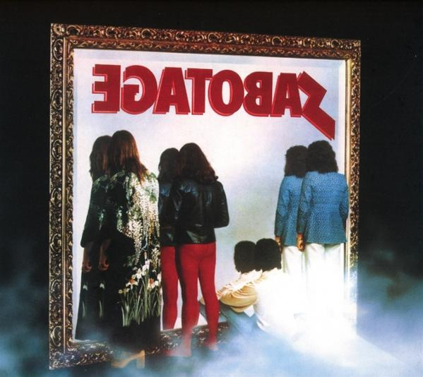 Albumcover mit Spiegel, der Menschen reflektiert. Das Wort SABOTAGE in Rot. Menschen stehen vor dem Spiegel.