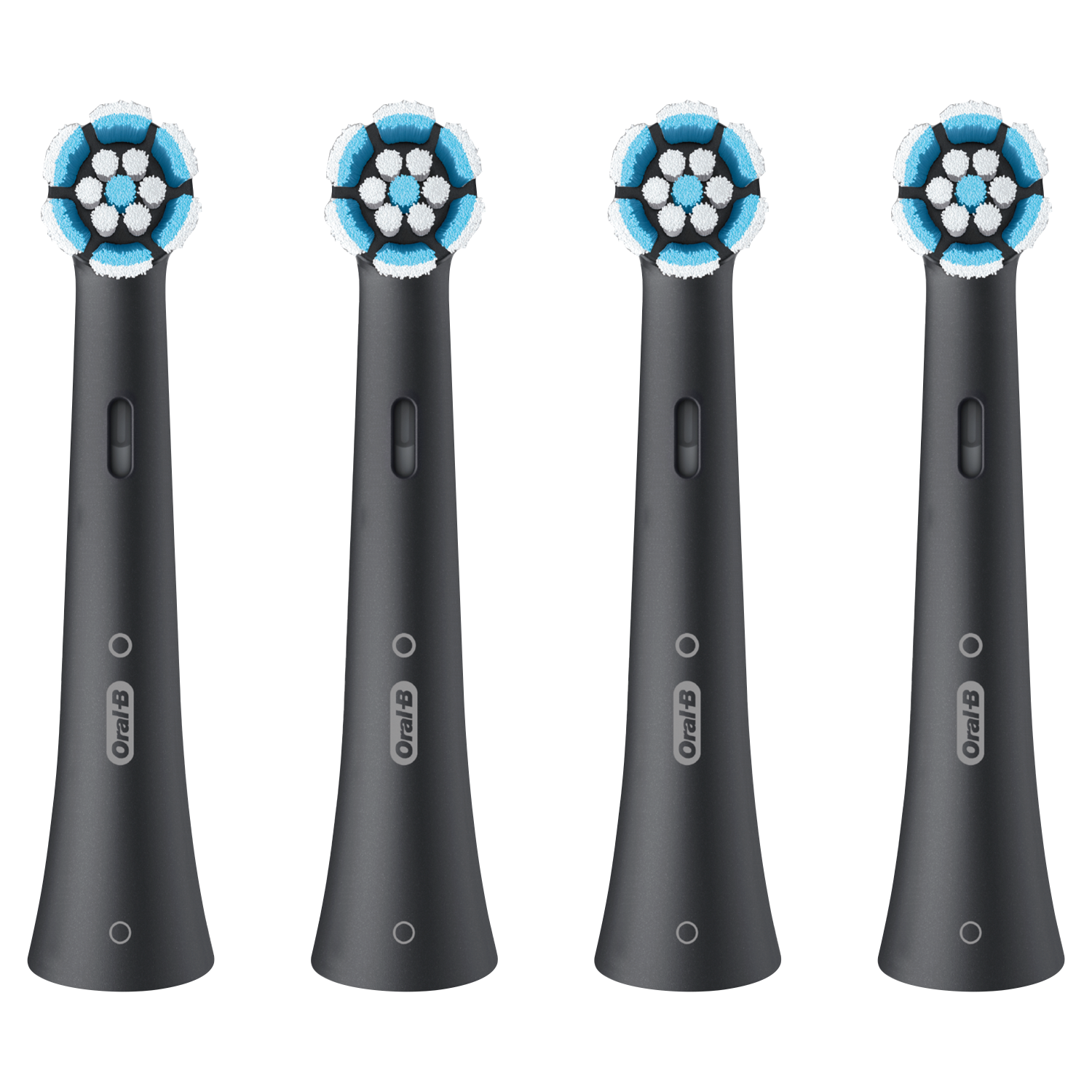 Cztery czarne głowice szczoteczki do zębów Oral-B są wyrównane. Każda ma główkę z białym i niebieskim włosiem oraz czarny uchwyt z logo Oral-B.