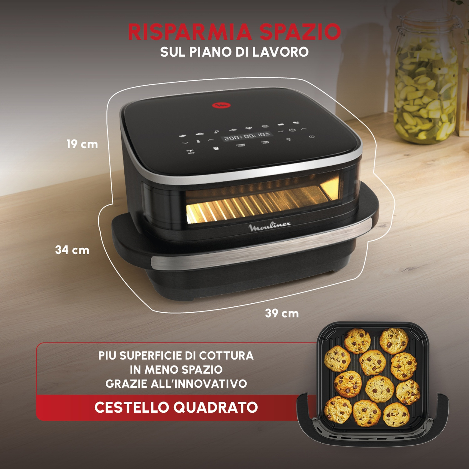 Una friggitrice ad aria nera con timer e vassoio di biscotti. Il testo dice 'risparmia spazio sul piano di lavoro' e 'più superficie di cottura'.
